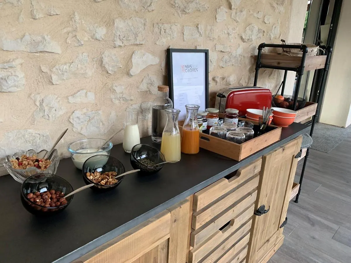 Bed & Breakfast Le Mas Aux Cedres - Teritoria Lioux Frankrijk
