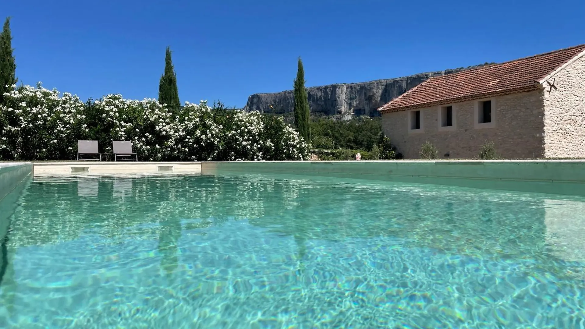 Le Mas Aux Cedres - Teritoria Lioux Bed & Breakfast