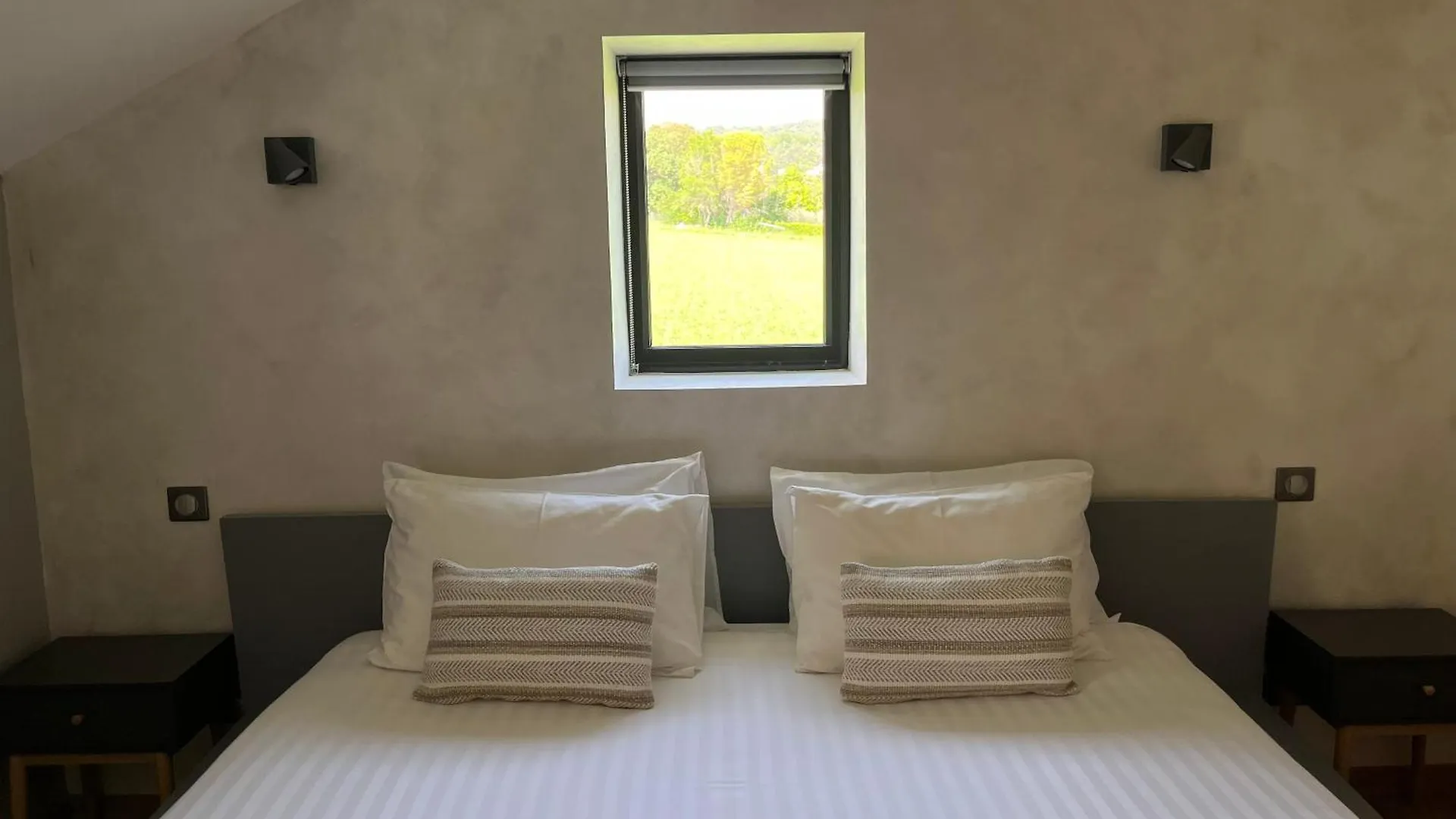 Le Mas Aux Cedres - Teritoria Lioux Bed & Breakfast
