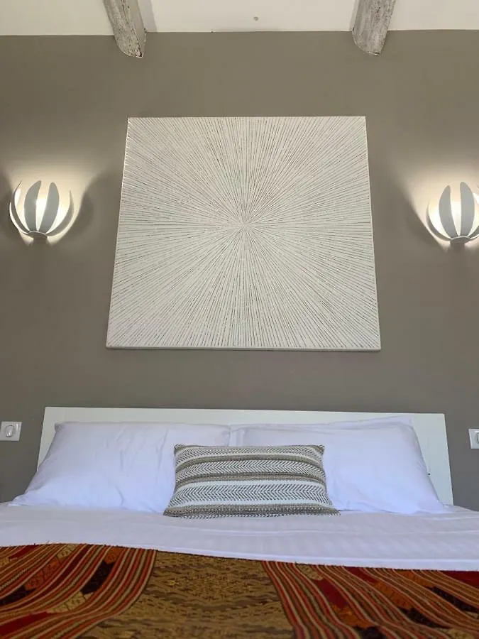 Le Mas Aux Cedres - Teritoria Lioux Bed & Breakfast