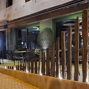 https://hotel-restaurant-gilles-moreau.midi-pyreneeshotels.com