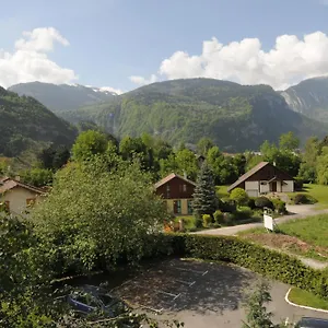 https://hotel-restaurant-4c.hotels-rhonealpes.com